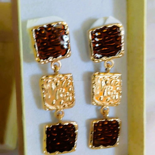 Geometric Earrings new, gold and brown color