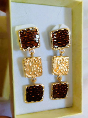 Geometric Earrings new, gold and brown color