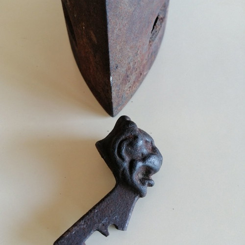 Charcoal irons used, set of 2 pieces, circa 1930