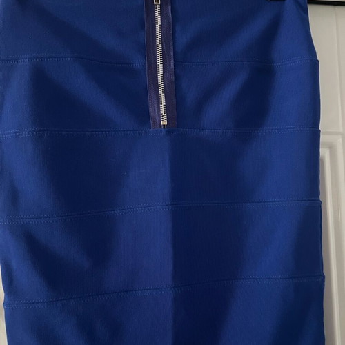 Blue fitted skirt used with zipper, size M