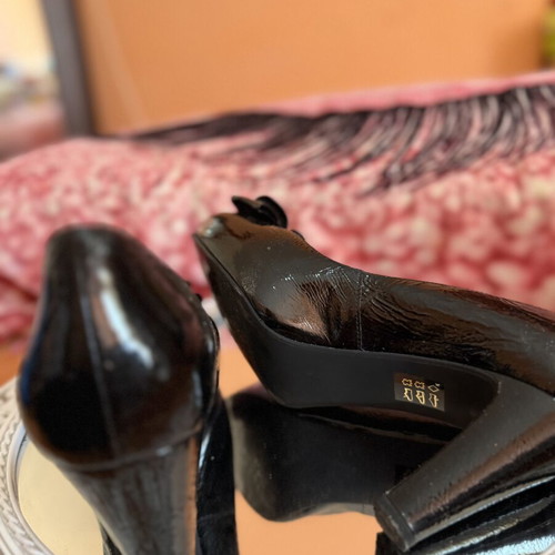 Unisa women's black patent leather pumps with bow size 39 like new