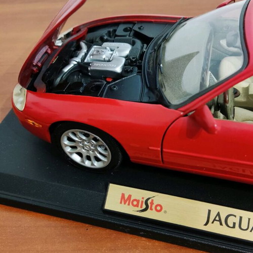 Maisto Jaguar XKR 1998 Special Edition like new