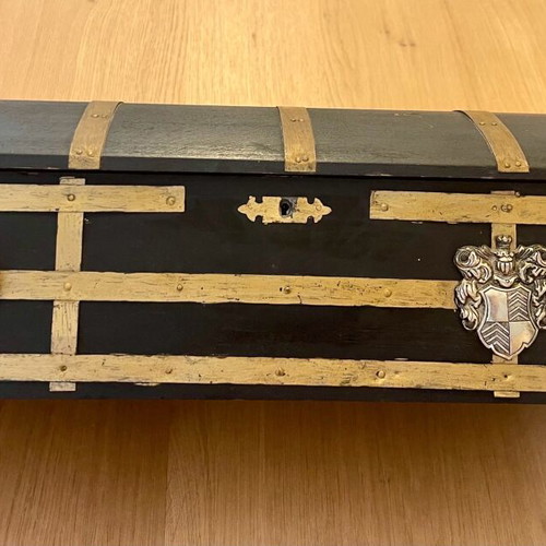 Antique wooden chest used with medieval emblem