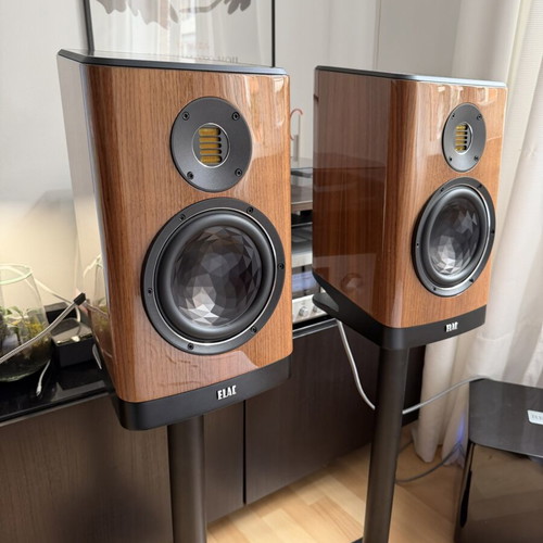Elac Vela BS 404.2 walnut speakers used, bookshelf type