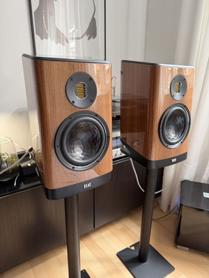 Elac Vela BS 404.2 walnut speakers used, bookshelf type