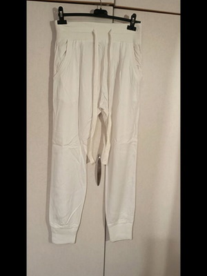 White Zara pants like new with elastic waist and ankle, size S