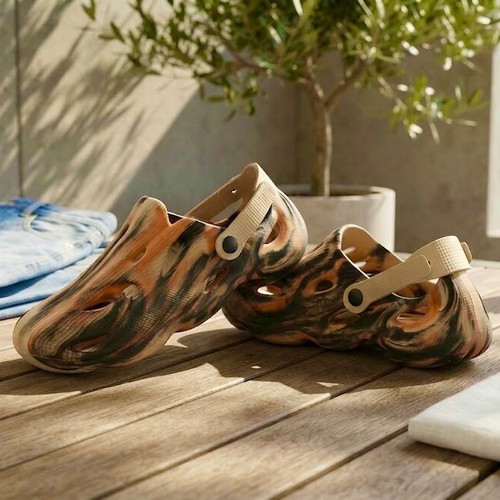 Unisex streetwear slippers with abstract marble design, size 38