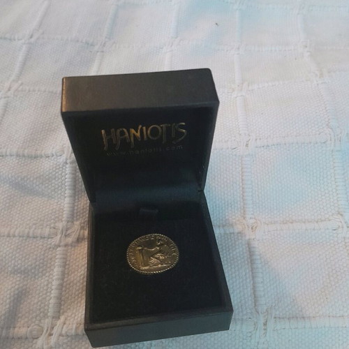 Xaniotis commemorative pin gold-plated metal 1.9cm like new