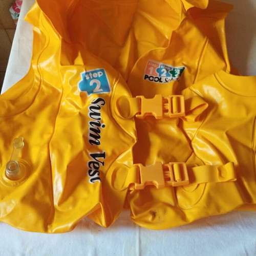 Intex Deluxe Swim Vest for Children 3-6 Years Like New