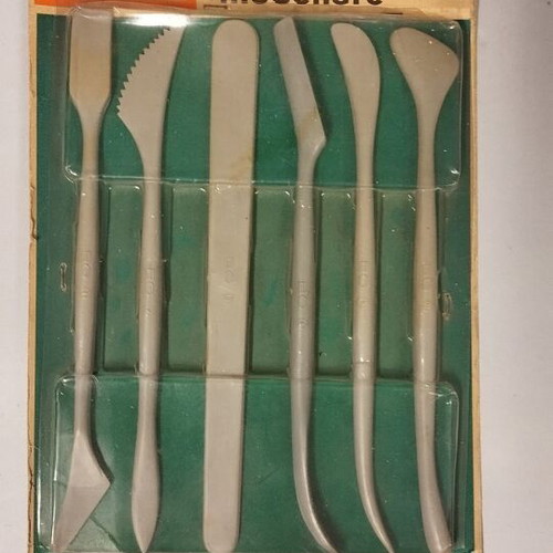 Plastic modeling tools set like new for clay and crafts