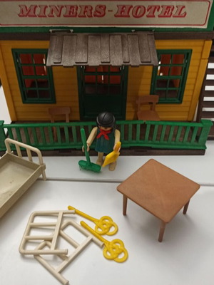 Playmobil Geobra 3426 miners hotel and stage used