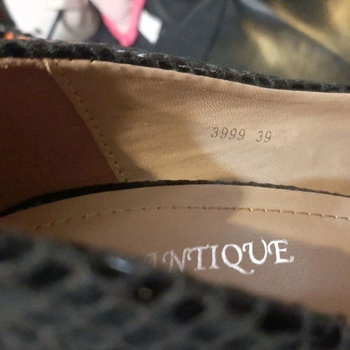 Black high heel shoes like new, size 39, crocodile pattern