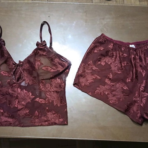 Frederick's of Hollywood satin cami set pajamas like new size M burgundy with lace