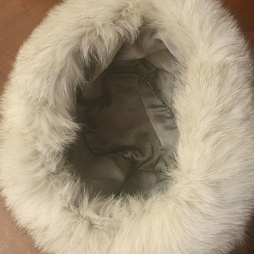 Renard fur hat like new, off white - silver