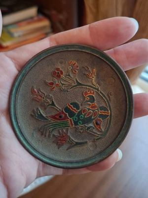 Metal decorative plate with embossed bird design