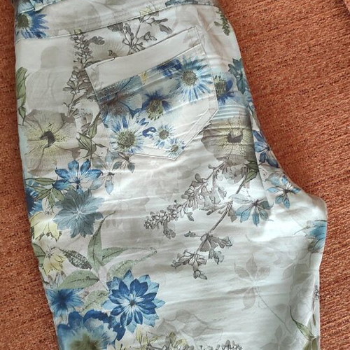 Zoya women's summer pants like new, multicolor, size S