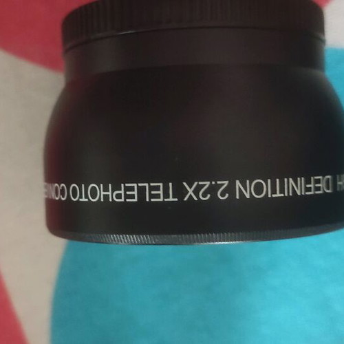 Vivitar 2.2 Teleconverter like new with case