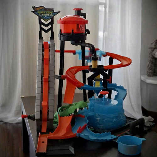 Hot Wheels Gator Car Wash track like new