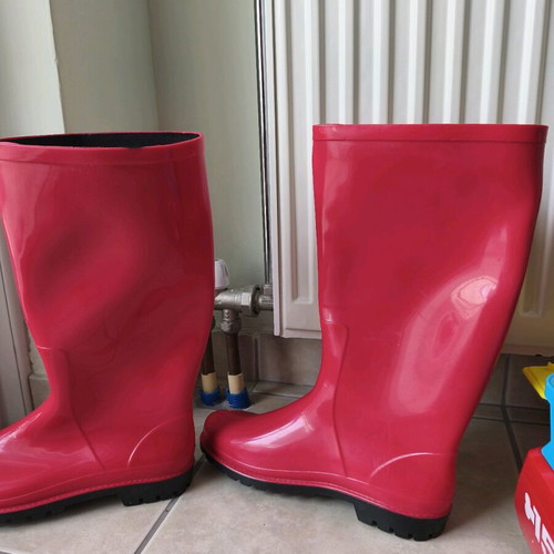 Galotses size 40 like new, red
