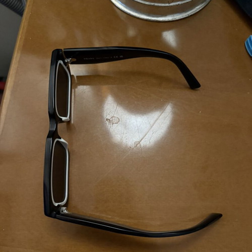 Prada sunglasses like new, black