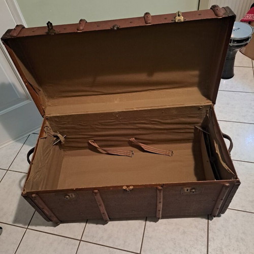 Trunk used with internal space in 2 levels, 1m length