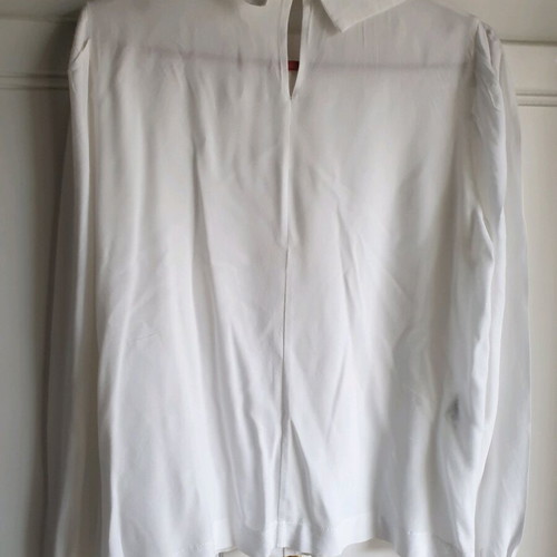 Attrattivo blouse large new, white viscose with pin