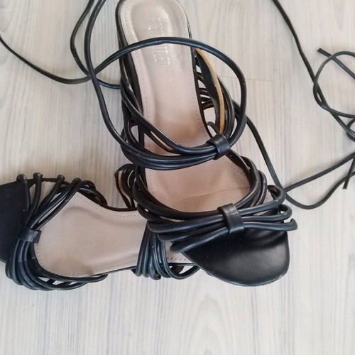Elegant women's heeled shoes with laces like new, black, size 38