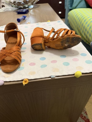 Dance shoes size 26 like new, brown and gold