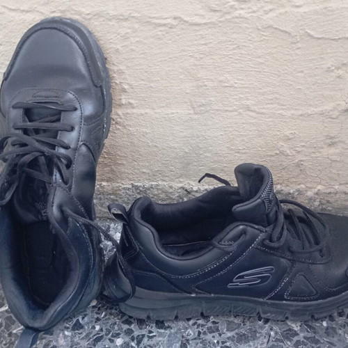 Skechers athletic shoes size 42 black like new