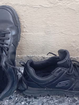 Skechers athletic shoes size 42 black like new