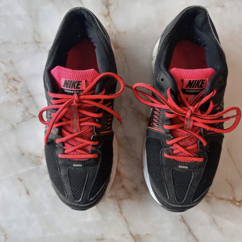 Nike Vomero 6 sneakers size 38.5 like new black and fuchsia