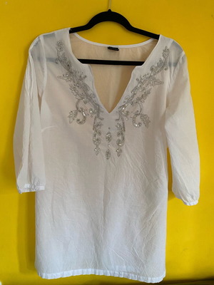 S.Oliver white cotton tunic blouse with silver embroidery size L like new