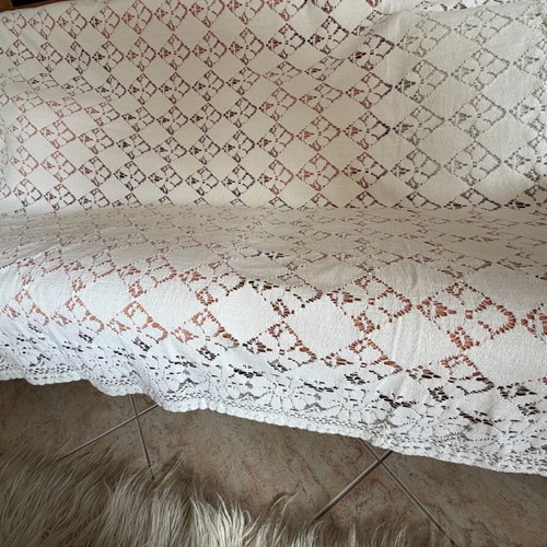 Decorative sofa throw like new, can be used as tablecloth