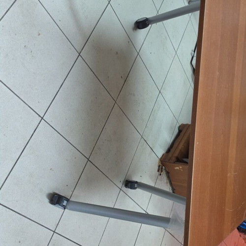 Desk with wheels and wheel lock like new