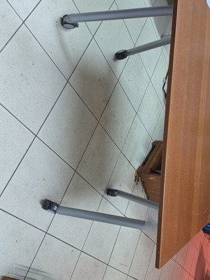 Desk with wheels and wheel lock like new