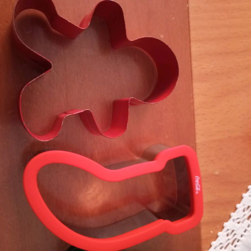Tupperware cookie cutters like new, set of 3 with tree, boot and little person designs