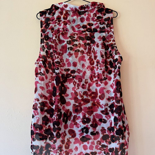 A-Style sleeveless blouse pink like new with buttons