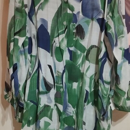 Green floral blouse XL like new, wide and long fit