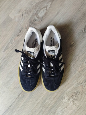 Adidas Gazelle sneakers used, size 39, black suede