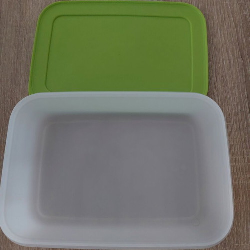 Tupperware container 1L new, food safe plastic