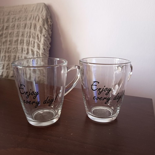 Set of 2 Enjoy Every Day Glasses like new