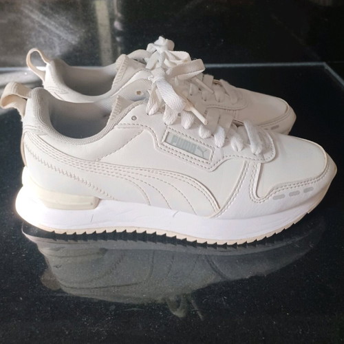 Puma sneakers size 36 like new, athletic