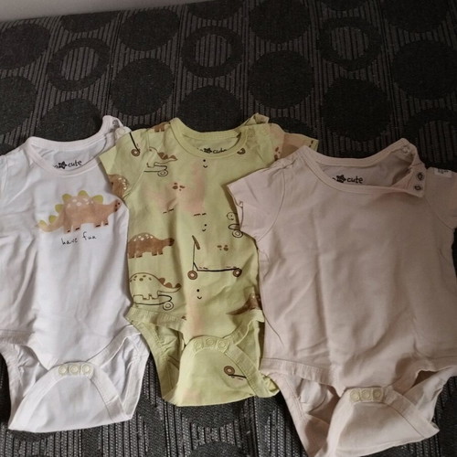 Baby bodysuits used, pack of 3, in very good condition