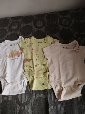 Baby bodysuits used, pack of 3, in very good condition