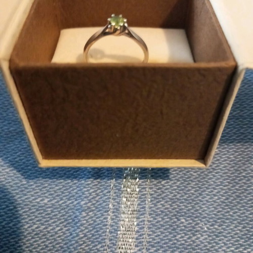 Peridot solitaire ring like new