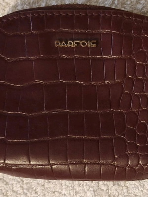 Parfois women's small wallet burgundy like new