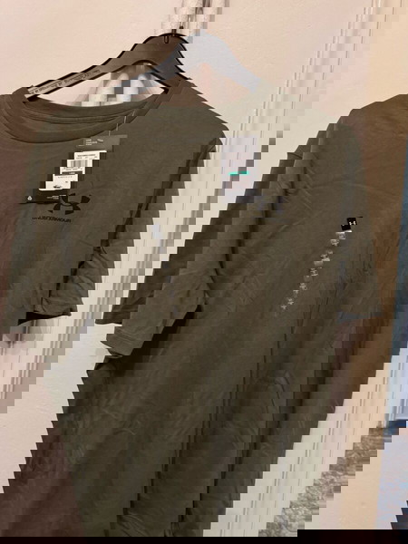 Under Armour T-shirt