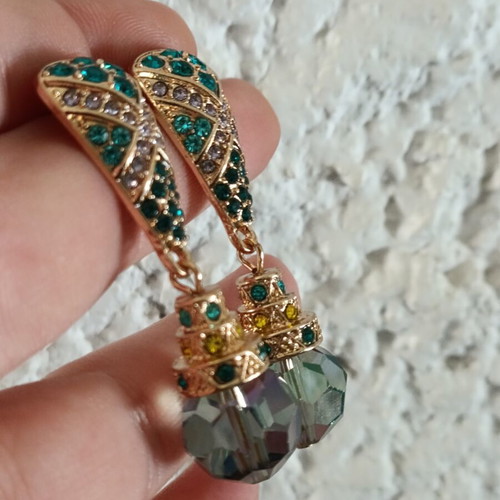 Statement women's stainless steel earrings with iridescent glass stone new