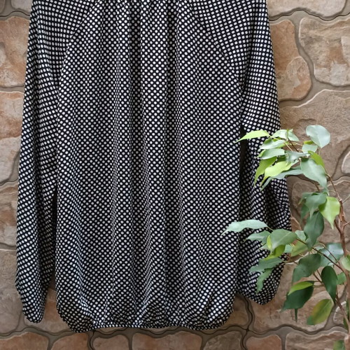 Polka Dot Shirt like new, one size, black and white with elastic hem