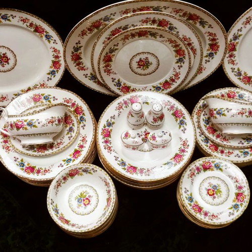 Royal Grafton Malvern fine bone china dinner set new, 75 pieces